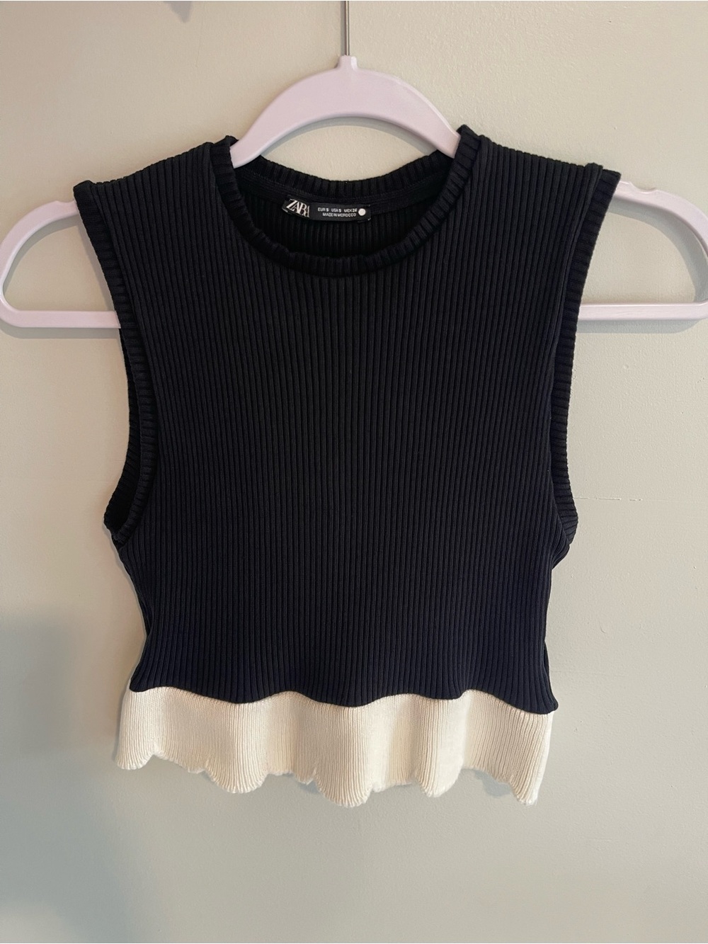 Zara Black & White / Cream Ribbed Sweater Tank w/ Scalloped Hem